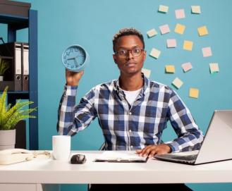 Melhor relógio de ponto para pequena empresa: como escolher